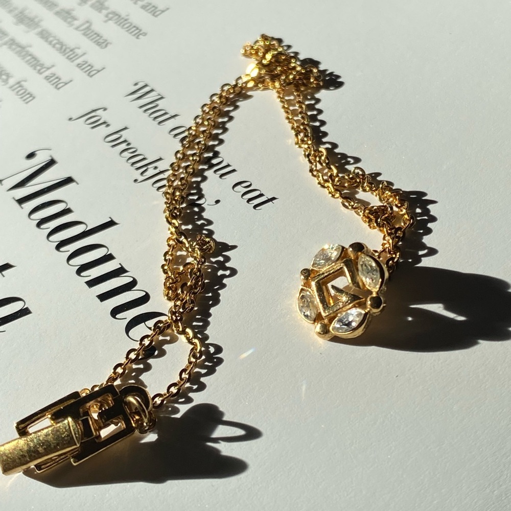 GIVENCHY gold tone vintage crystal necklace with G logo - Picture 15 of 16